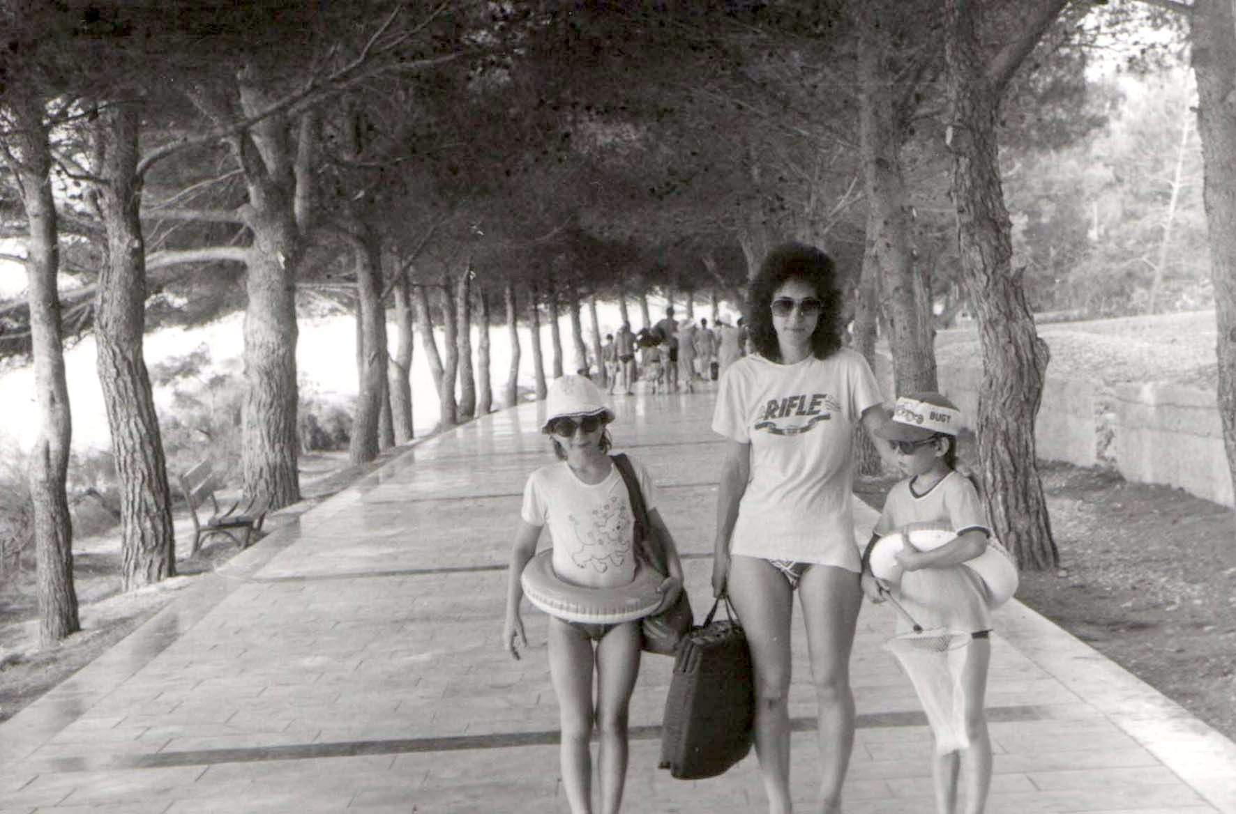 rajce.idnes brac nude  Jugoslávie - Bol na ostrově Brač 1990 – blanka56 – album na Rajčeti