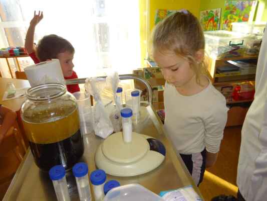 13. Zábavná chemie s Mílou Gembickou