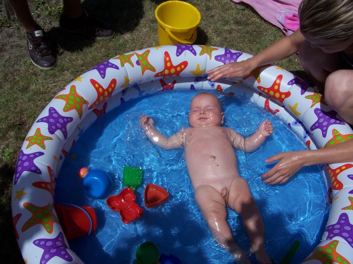 rajce.idnes. koupani 28.6.11 na zahradě - první koupání v bazénu – hanysekk – album na Rajčeti